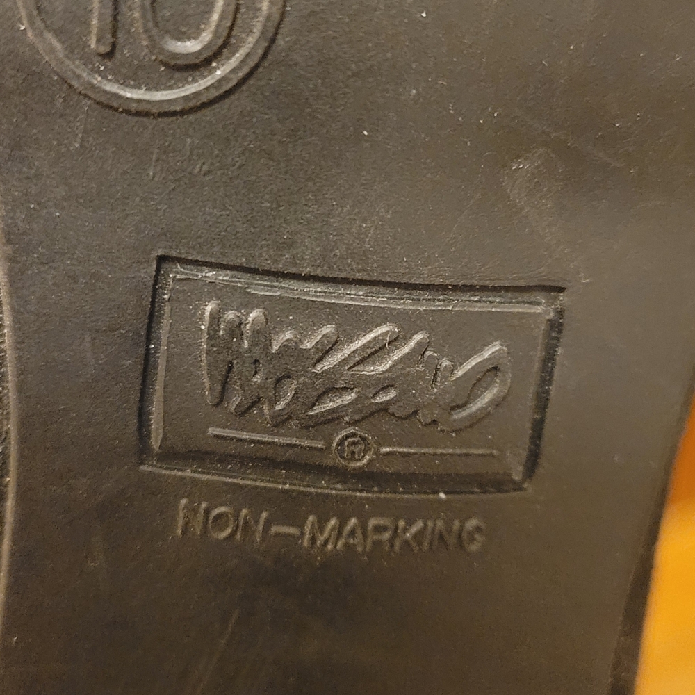 Shoes - Picture 6 of 7